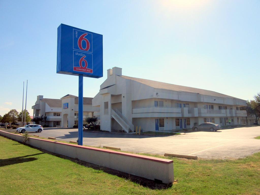 Hotel 6-irving, Tx - Dfw Airport East